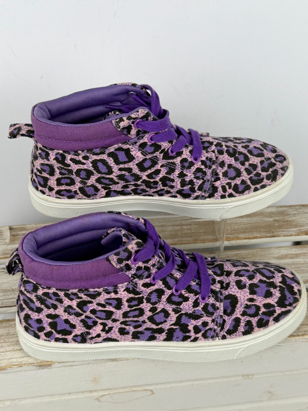 Oomphies purple and pink leopard print high-top canvas shoes size 3Y